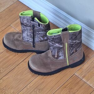 Magellan Outdoors Boots Kids Camo Boone Realtree Edge Side Zip size 13D Unisex